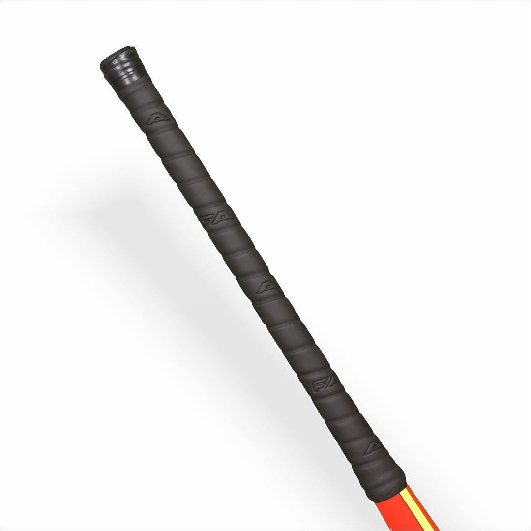 ALFA Y-30 Hockeyschläger | 10 % Carbon | Leicht und strapazierfähig | Extra niedrige Wölbung | Ergonomischer Griff | Für alle Spielstärken | Ideal für Präzision und Kontrolle | Farbe: Rot | Größe: 32 Zoll