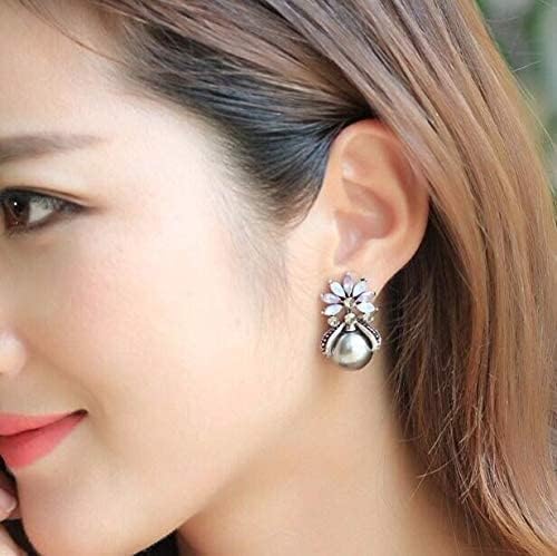 YouBella Kristall versilberter Ohrstecker | Modischer und schöner glänzender Ohrstecker für Damen und Mädchen | Farbe: Silber | Künstlicher Schmuck | Perfekt für besondere Anlässe | Zum Verschenken und zur Hochzeit