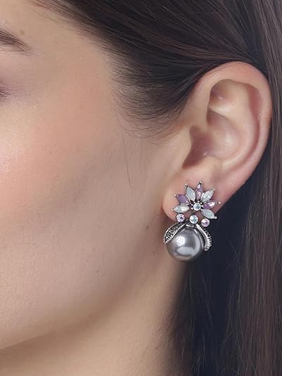 YouBella Kristall versilberter Ohrstecker | Modischer und schöner glänzender Ohrstecker für Damen und Mädchen | Farbe: Silber | Künstlicher Schmuck | Perfekt für besondere Anlässe | Zum Verschenken und zur Hochzeit