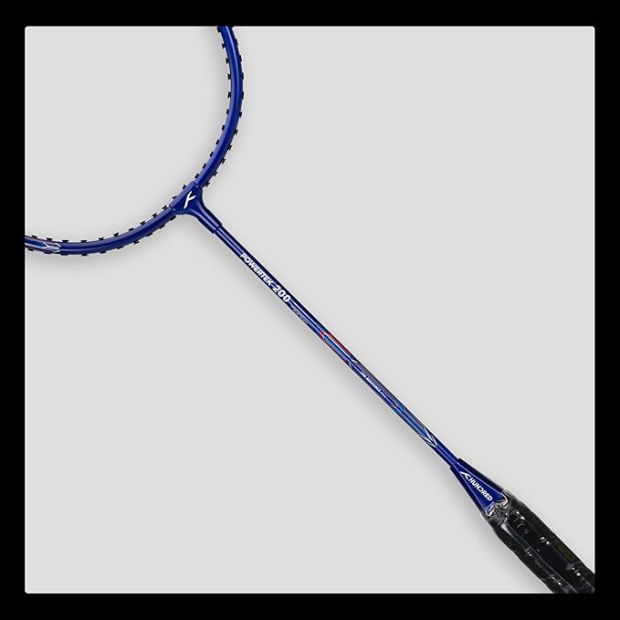 HUNDRED Powertek 200 Badmintonschläger mit Kopfabdeckung (Größe: Standard, Griffgröße:G5) | Besaitet | Material: Aluminium | Für fortgeschrittene Spieler | Gewicht: 95 Gramm | Maximale Saitenspannung - 18-20lbs