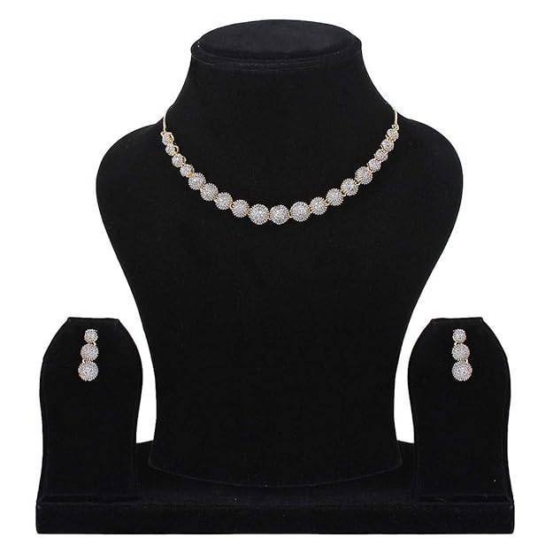 YouBella Crystal Stylish Necklace Jewellery Set | Mit Ohrringen, Ring und Armband | Gold Plated | Material: Messing | Modischer Kunstschmuck | Für Frauen & Mädchen | Langlebige Ausführung