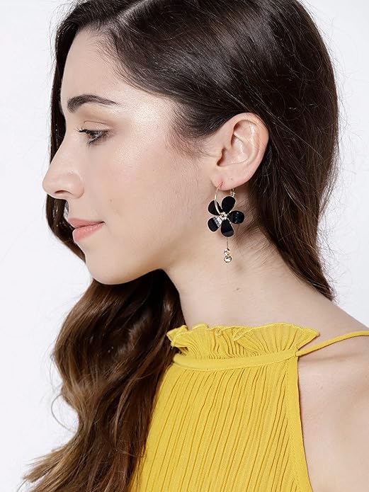 YouBella Florale Tropfenohrringe | Kombi | Weiß & Schwarz | Vergoldet | Modischer Kunstschmuck | Für Frauen und Mädchen | Perfekt für besondere Anlässe und Bürokleidung | Schenken & Hochzeit