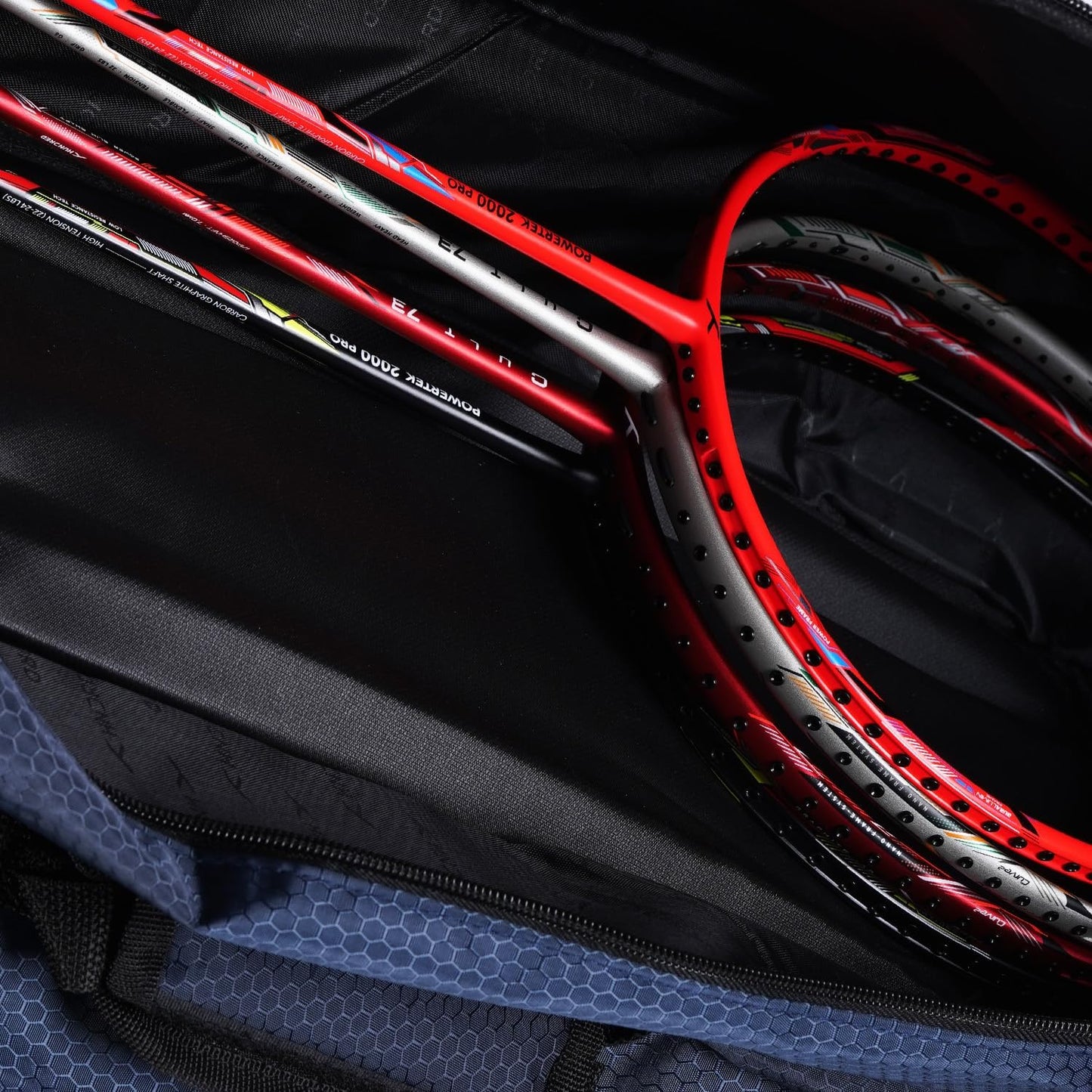 Hundert ideal Badminton- und Tennisschlägertasche | Material: Polyester | 2 Fächer mit Seitentasche | Einfacher Tragegriff | Gepolsterte Rückengurte | Reißverschlusstasche vorne