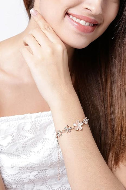 YouBella Stylisches Blumenarmband | Rose Gold | Material: Messing | Modischer Kunstschmuck | Für Frauen & Mädchen | Langlebiges Finish | Geeignet für alle Anlässe