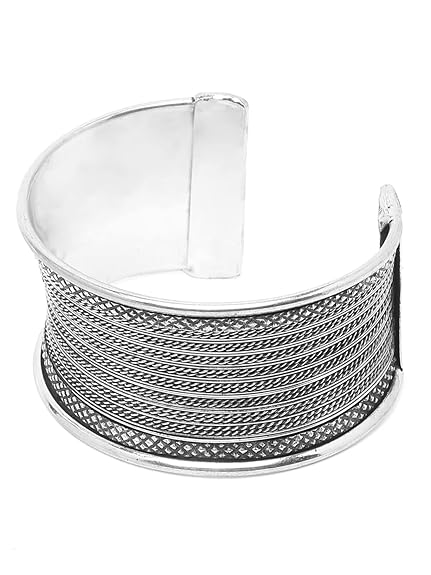 YouBella Style 2 Oxidiertes Silber Manschettenarmband | Material: Messing | Einstellbar | Modischer Modeschmuck | Für Frauen & Mädchen | Langlebiges Design | Geeignet für alle Anlässe