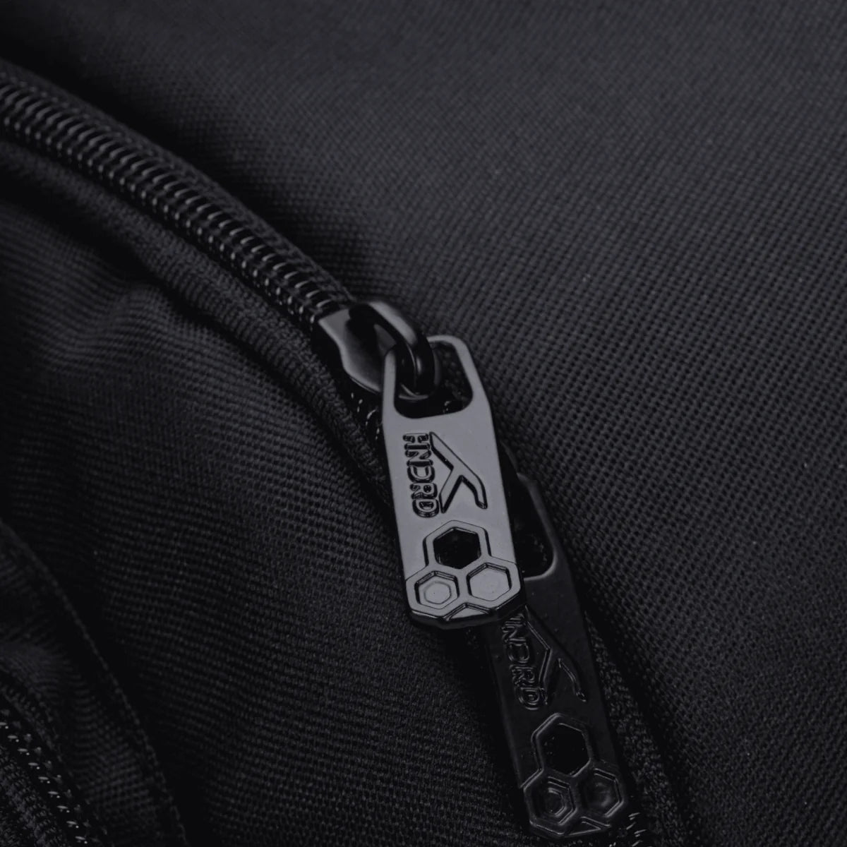 Hundred Nexus Rucksack | Geräumige und strapazierfähige Tasche mit zahlreichen Fächern | Gepolsterter Trageriemen | Ideal für Sport, Studium, Schule und Reisen | Unisex-Design