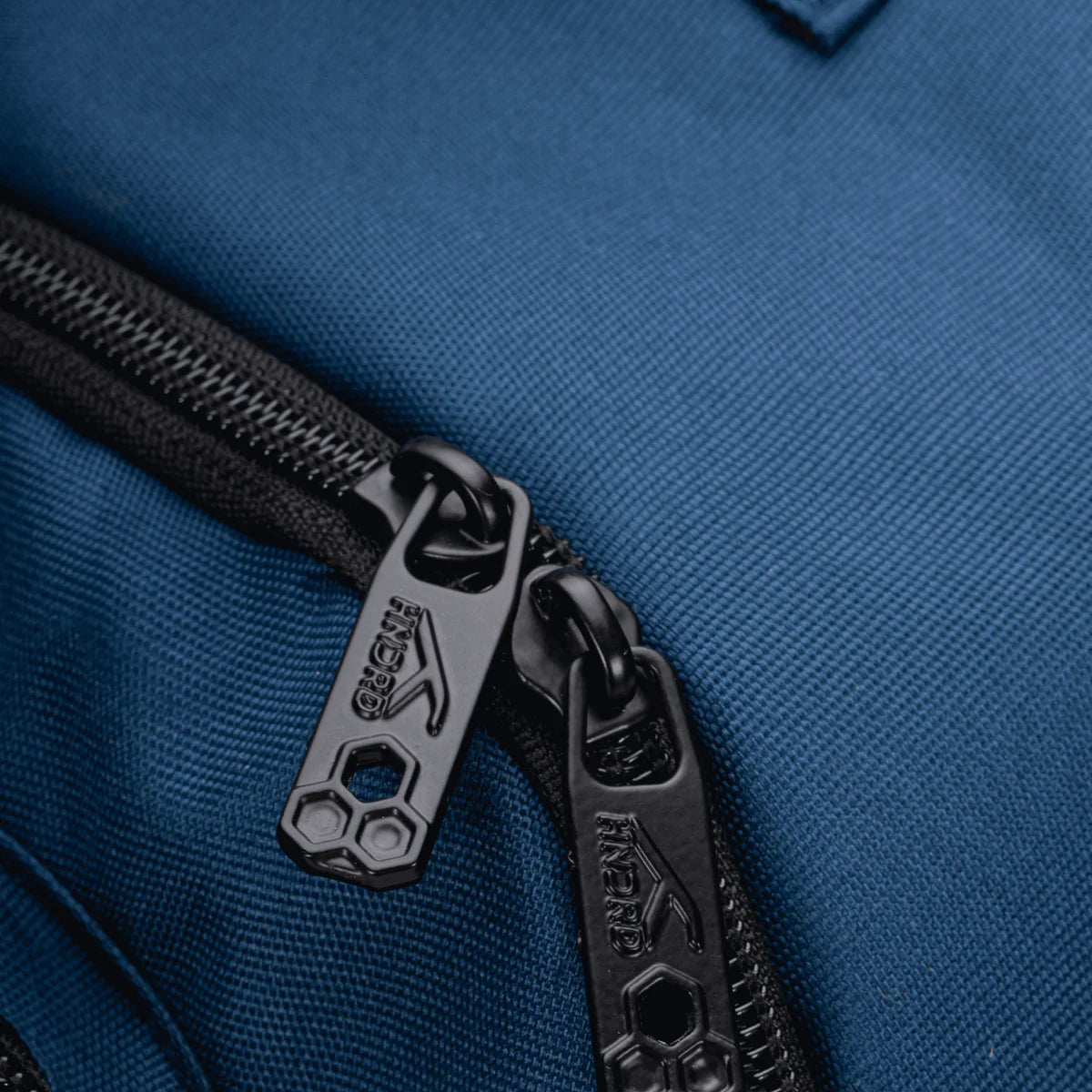 Hundred Nexus Rucksack | Geräumige und strapazierfähige Tasche mit zahlreichen Fächern | Gepolsterter Trageriemen | Ideal für Sport, Studium, Schule und Reisen | Unisex-Design